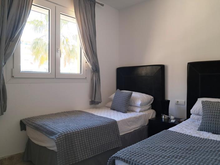 Image No.26-5 Bed Townhouse for sale