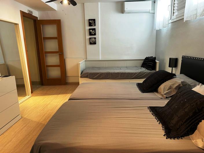 Image No.31-5 Bed Townhouse for sale