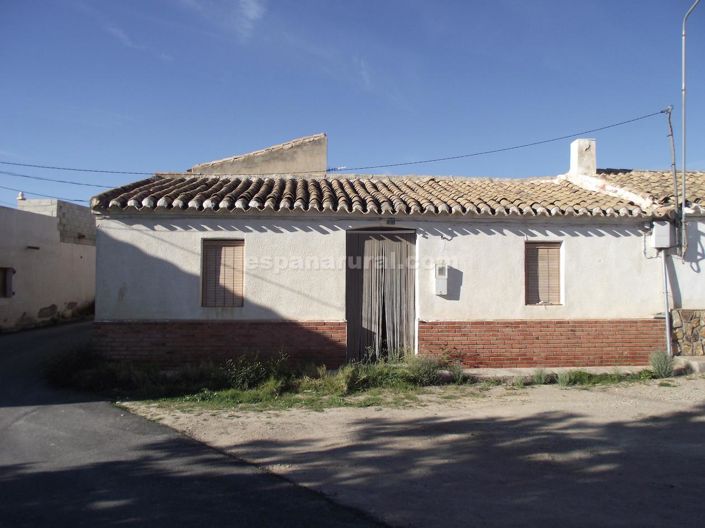 Image No.1-4 Bed Country House for sale