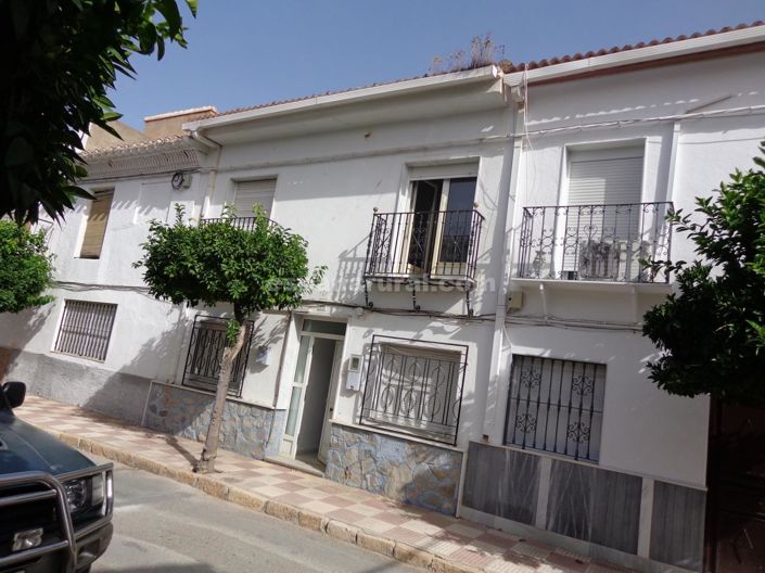 Image No.13-4 Bed Townhouse for sale