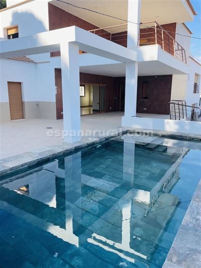 Image No.2-5 Bed Villa for sale