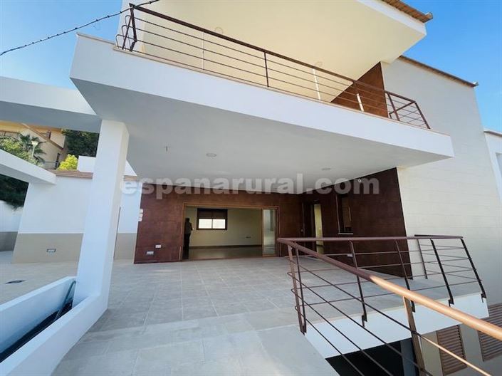 Image No.3-5 Bed Villa for sale