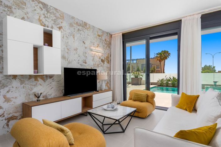 Image No.3-4 Bed Villa for sale