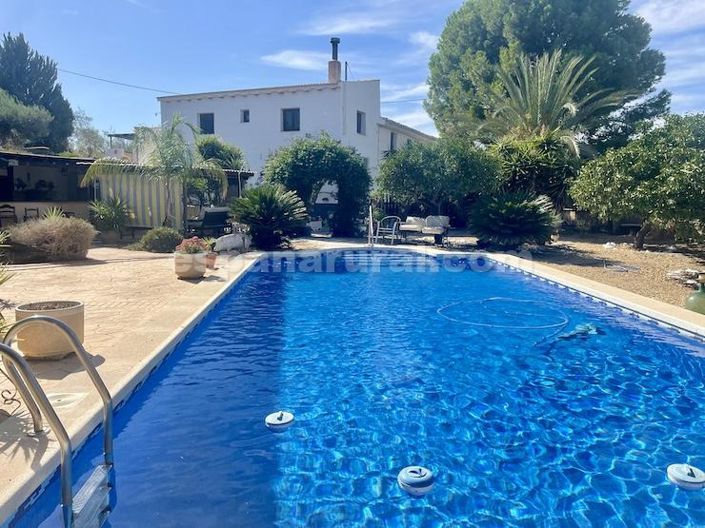 Image No.1-4 Bed Country House for sale