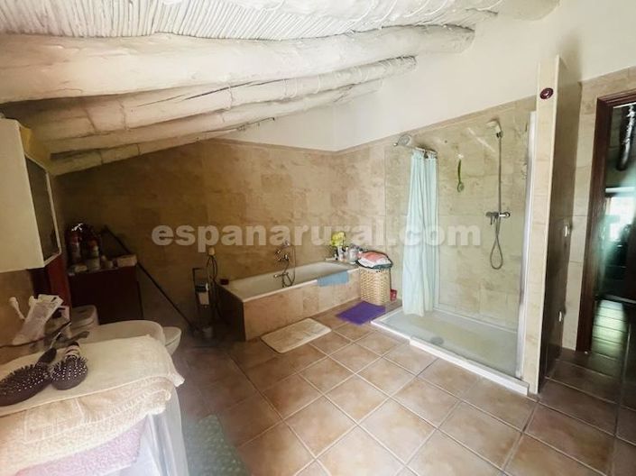 Image No.11-4 Bed Country House for sale