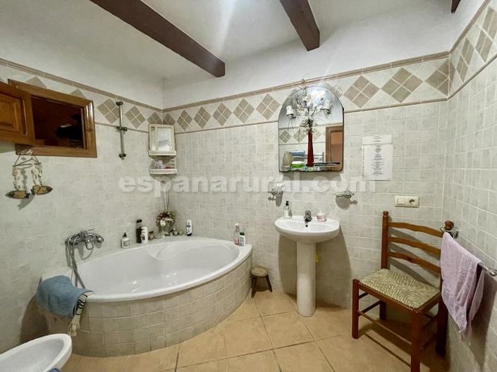 Image No.15-4 Bed Country House for sale