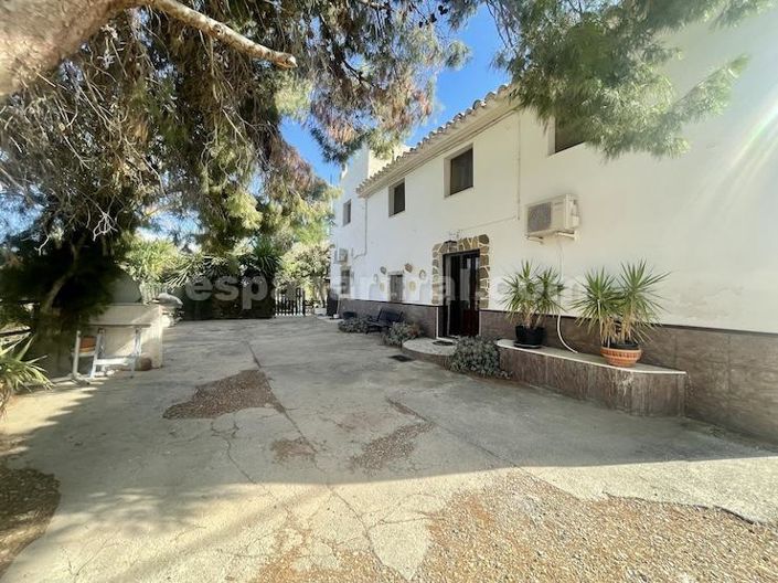 Image No.2-4 Bed Country House for sale