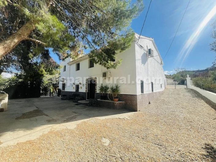 Image No.24-4 Bed Country House for sale