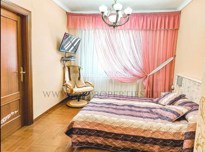 Image No.9-5 Bed Villa for sale