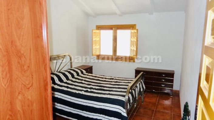 Image No.10-9 Bed Country House for sale