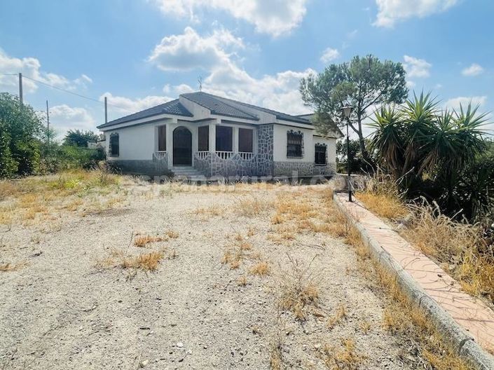 Image No.1-6 Bed Villa for sale