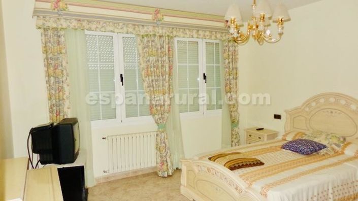 Image No.10-6 Bed Village House for sale