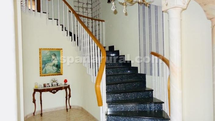 Image No.2-6 Bed Village House for sale