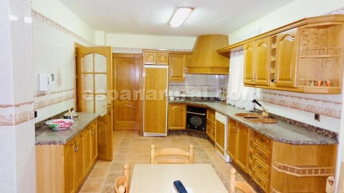 Image No.7-6 Bed Village House for sale