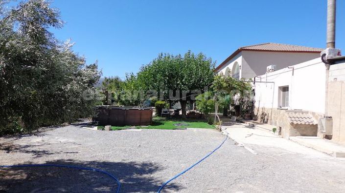 Image No.24-4 Bed Country House for sale