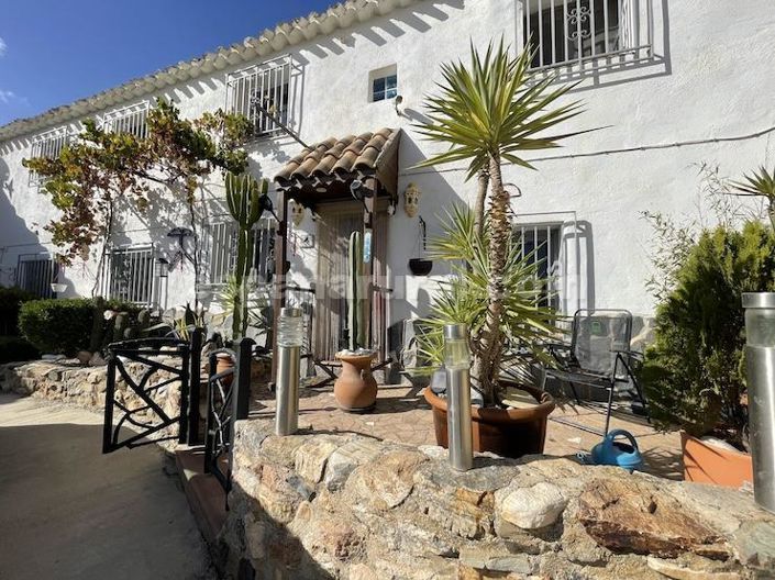 Image No.1-5 Bed Country House for sale