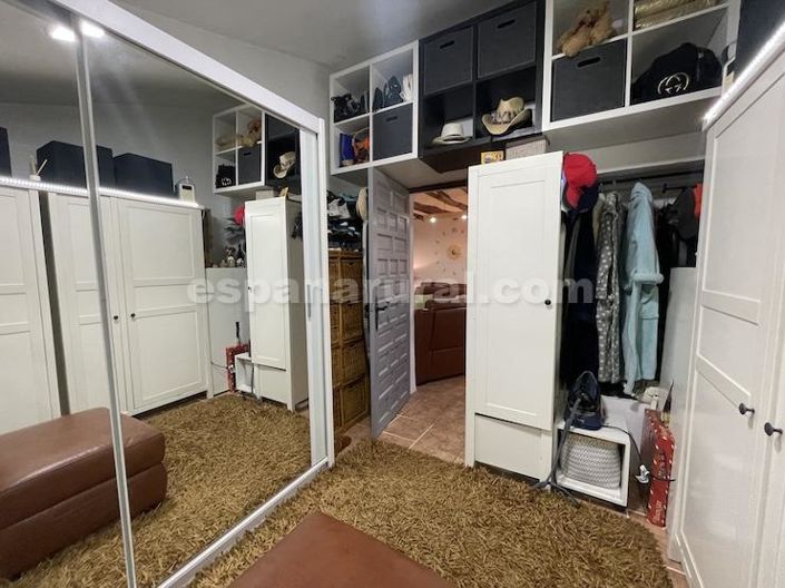 Image No.8-5 Bed Country House for sale