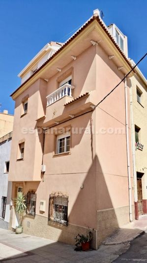 Image No.1-4 Bed Village House for sale