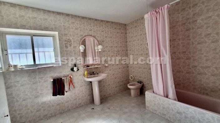 Image No.11-3 Bed Country House for sale