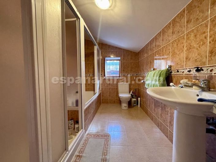 Image No.13-6 Bed Country House for sale