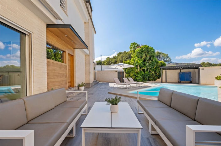 Image No.1-4 Bed Villa for sale