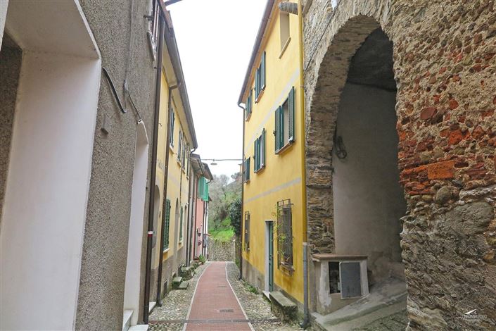 Image No.1-4 Bed Village House for sale