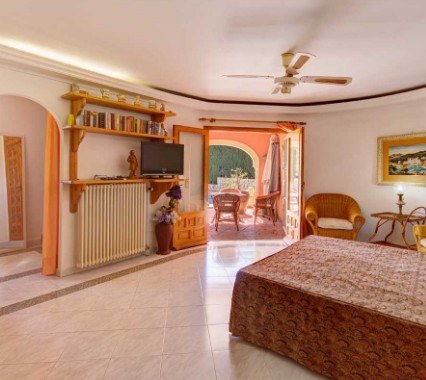 Image No.17-9 Bed Villa for sale