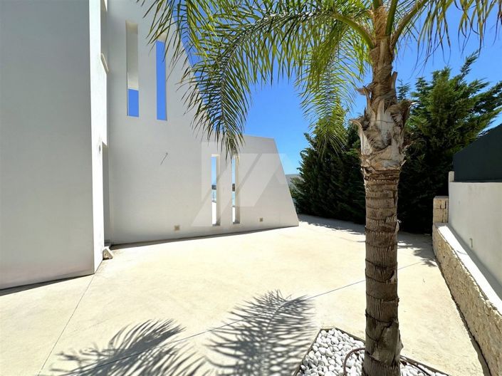 Image No.3-4 Bed Villa for sale