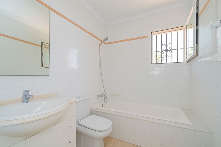 Image No.27-6 Bed Villa for sale