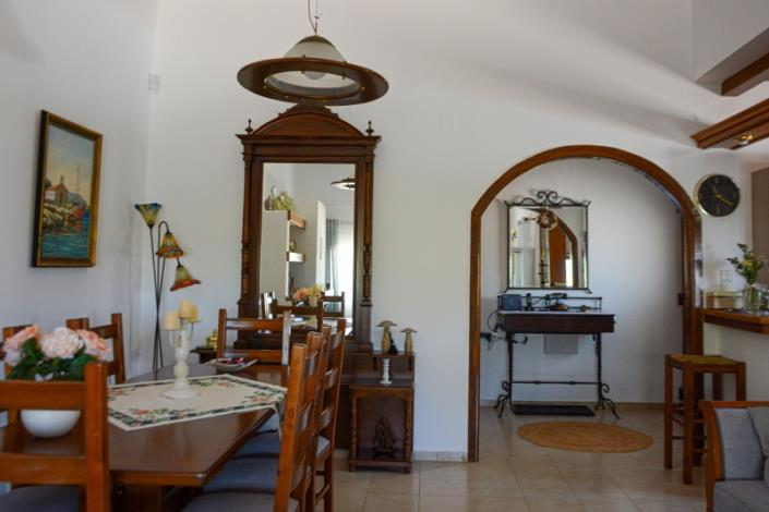 Image No.3-5 Bed Maisonette for sale