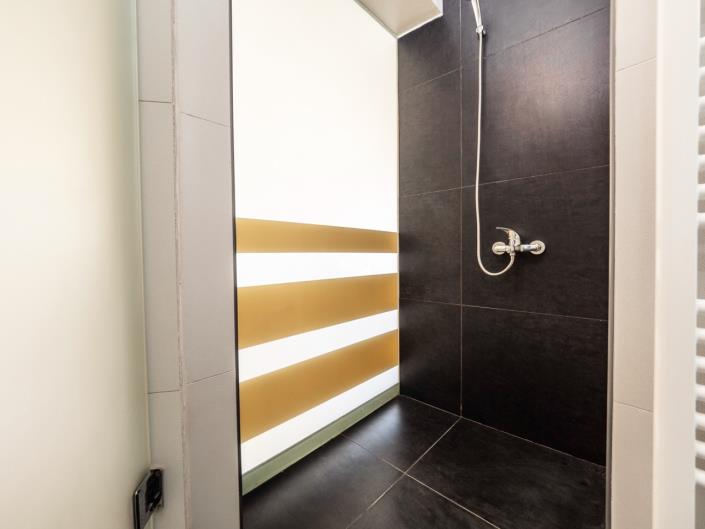 Image No.19-12 Bed Maisonette for sale