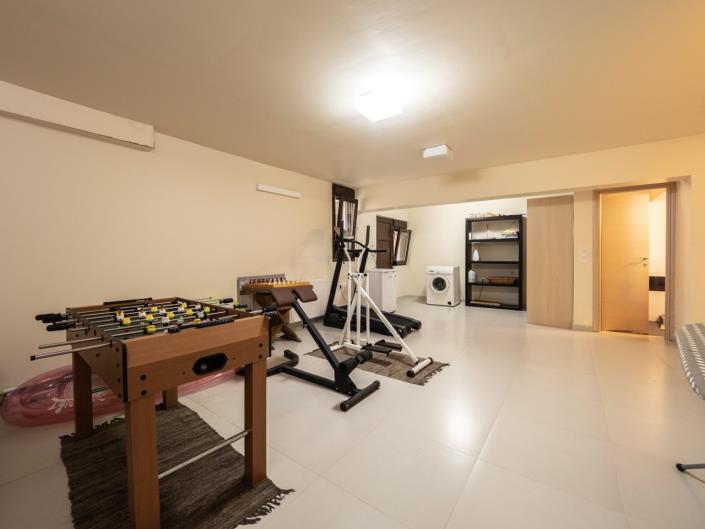 Image No.21-12 Bed Maisonette for sale