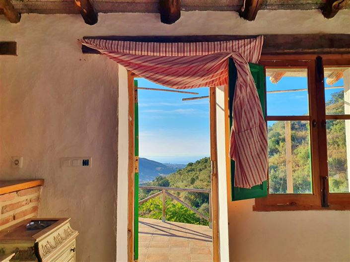 Image No.17-4 Bed Country House for sale