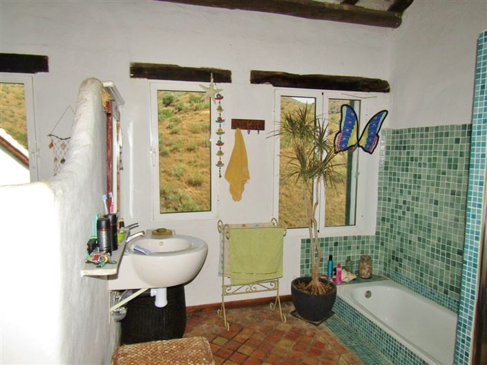 Image No.33-4 Bed Country House for sale