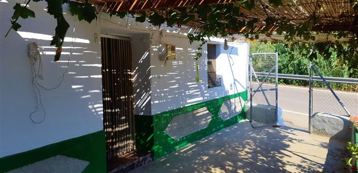 Image No.15-3 Bed Farmhouse for sale