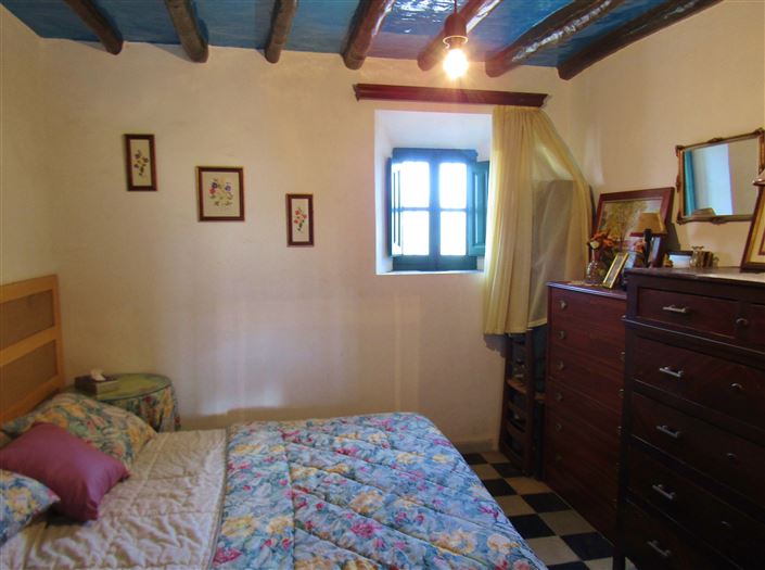 Image No.11-3 Bed Country House for sale