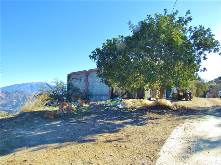 Image No.2-2 Bed Country House for sale