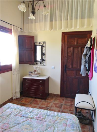 Image No.11-3 Bed Country House for sale