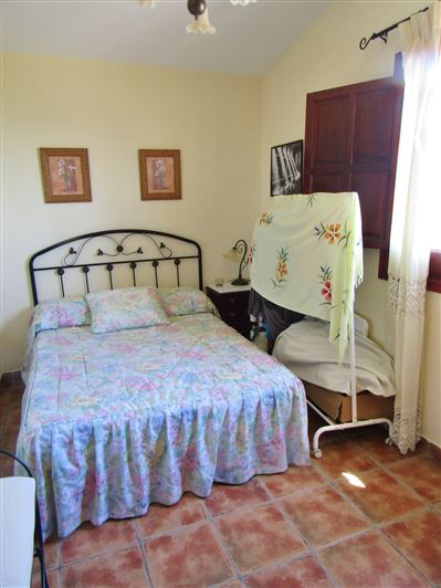 Image No.15-3 Bed Country House for sale