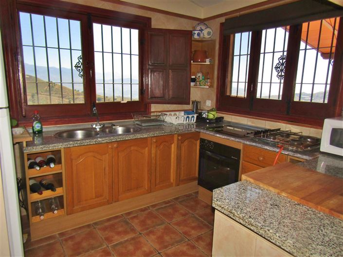 Image No.16-3 Bed Country House for sale