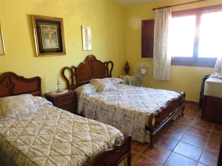 Image No.20-3 Bed Country House for sale