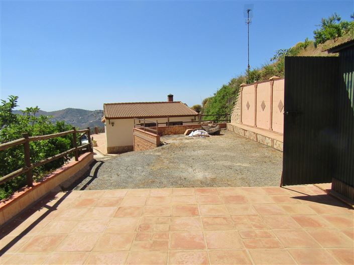 Image No.22-3 Bed Country House for sale