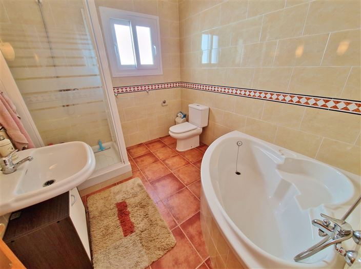 Image No.19-3 Bed Country House for sale