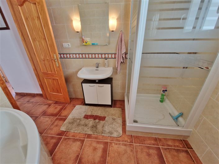 Image No.20-3 Bed Country House for sale