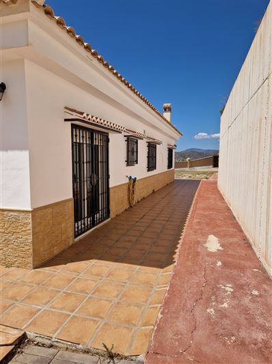 Image No.32-3 Bed Country House for sale