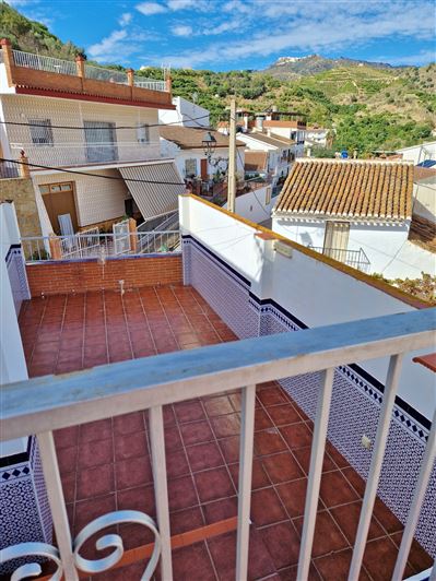 Image No.4-4 Bed Village House for sale