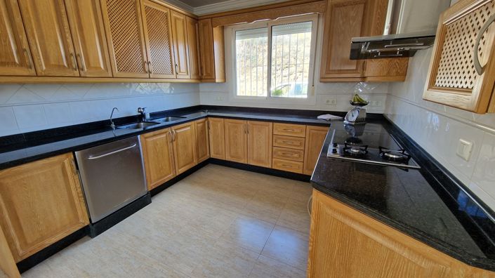 Image No.18-4 Bed Country House for sale