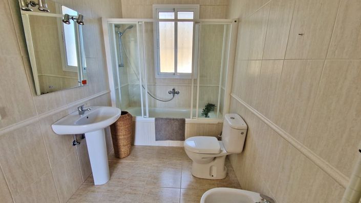 Image No.20-4 Bed Country House for sale