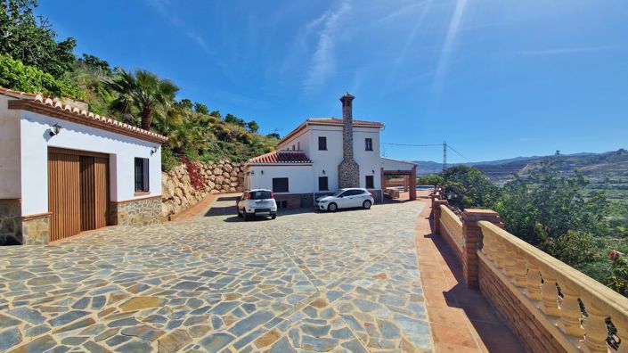 Image No.2-5 Bed Country House for sale