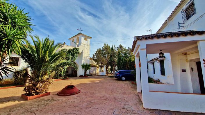 Image No.2-8 Bed Country House for sale